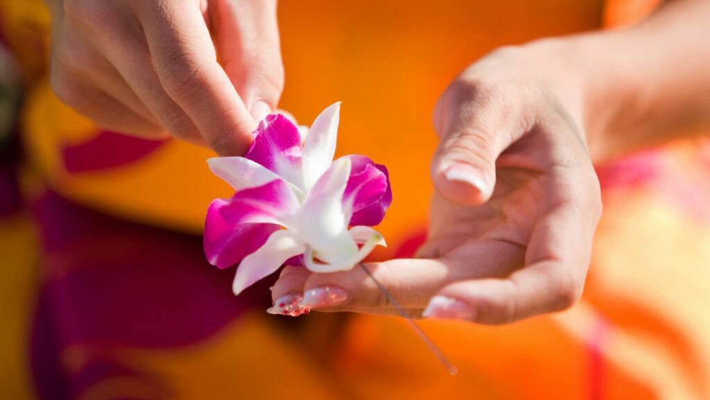  Plumeria Lei Making process